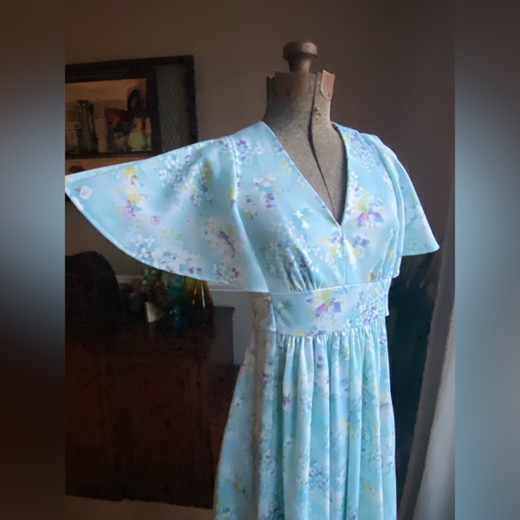 Lovely 70s Flutter Angel Sleeve Maxi Dress. Floral. Hippie. Boho. - Picture 2 of 7